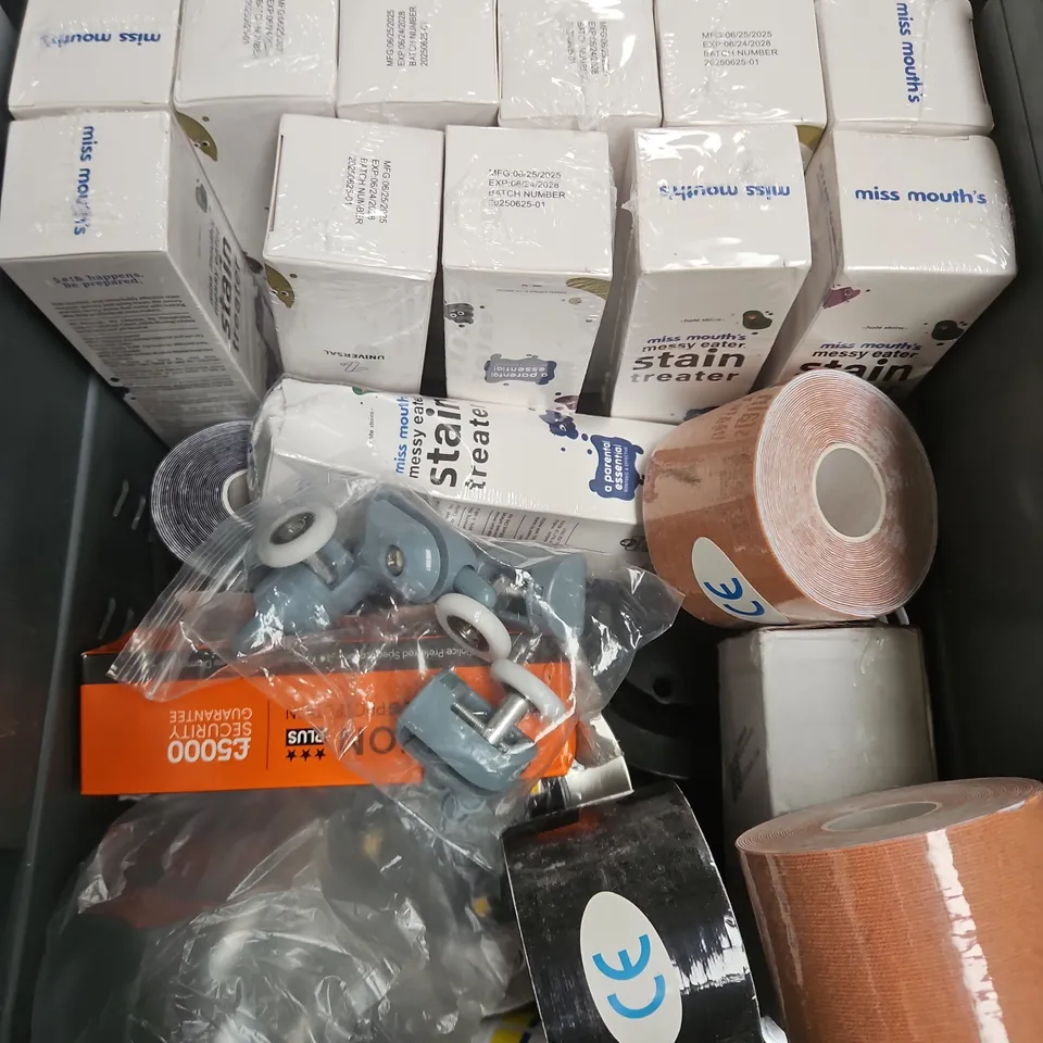 APPROXIMATELY 20 ASSORTED HOUSEHOLD ITEMS TO INCLUDE ANTI BARKING DEVICE, DRAIN CLEANER, GLUE GUN ETC 