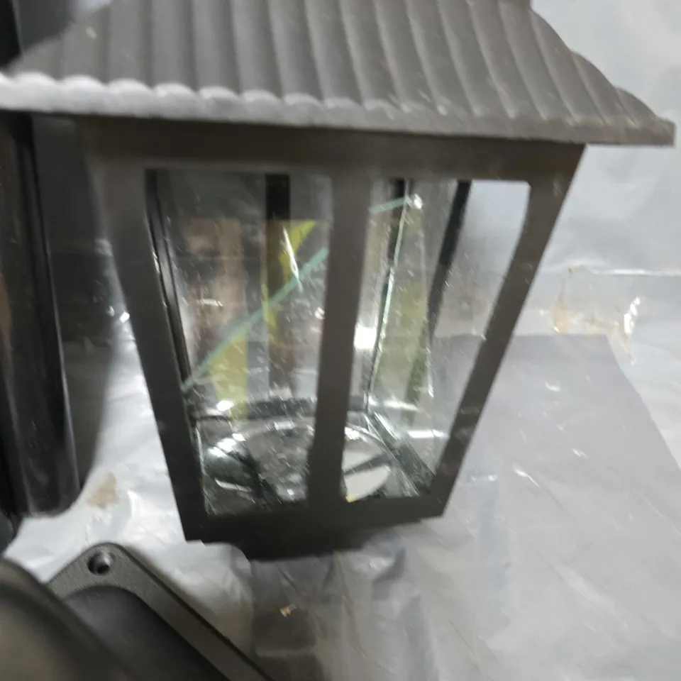 BOXED SMART SOLAR WHITEHALL SOLAR LAMP POST RRP £44.99