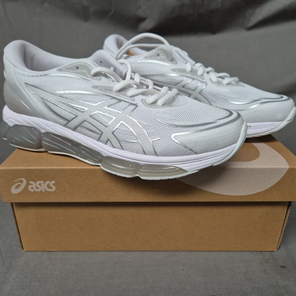 BOXED PAIR OF ASICS GEL-QUANTUM 360 VIII SHOES IN WHITE/SILVER UK SIZE 7