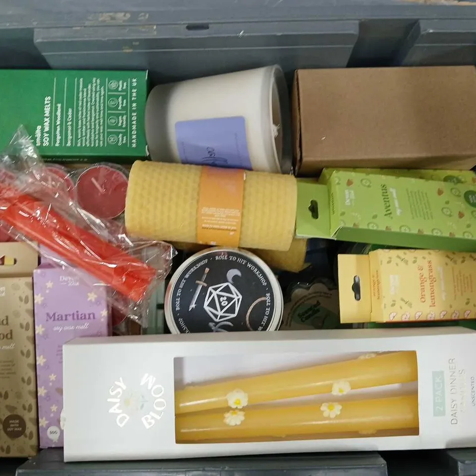 APPROXIMATELY 20 ASSORTED HOUSEHOLD ITEMS TO INCLUDE WAX MELTS, CANDLES, TEALIGHT, ETC