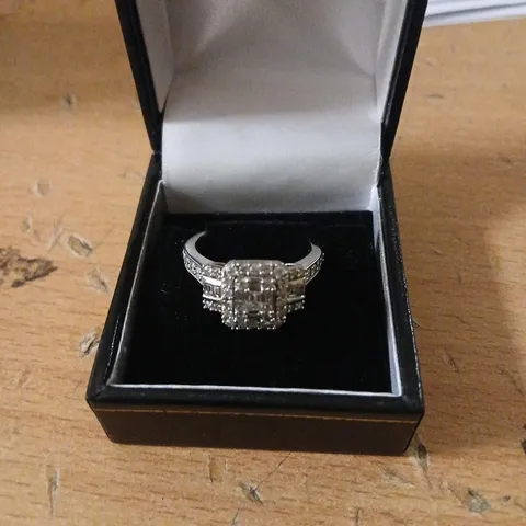 1.00CT DIAMOND MIXED CUT TRILOGY RING 14CT GOLD 