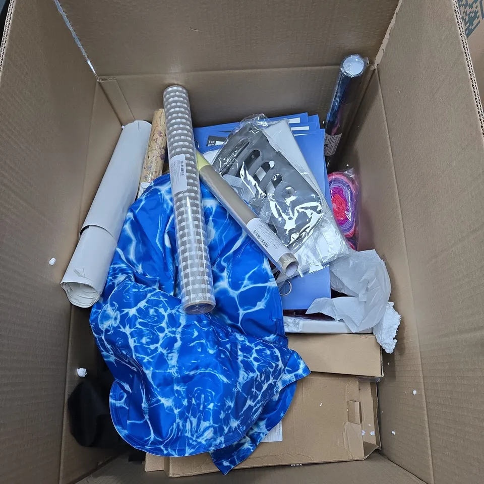 BOX OF APPROXIMATELY 20 ASSORTED ITEMS TO INCLUDE POSTURE CORRECTION BELT, WALLPAPER, WEATHERPROOF TABLET PROTECTOR, BED SHEET ETC