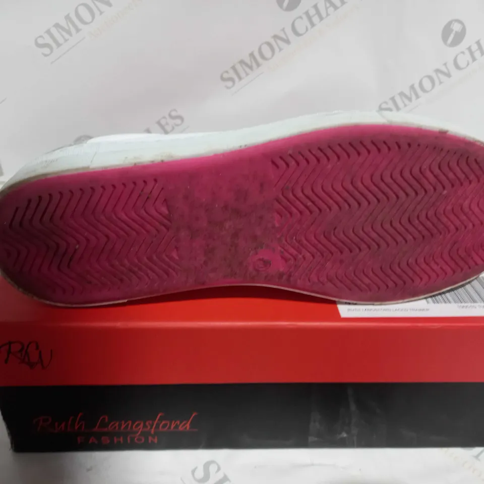 BOXED PAIR OF RUTH LANGSFORD ZIP DETAIL TRAINERS WHITE/PINK SIZE 7
