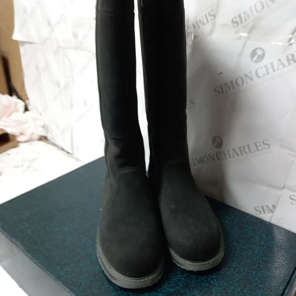 EMU AUSTRALIA "MOONTA" KNEE HIGH BOOTS - UK SIZE 6, DARK GREY - UNBOXED