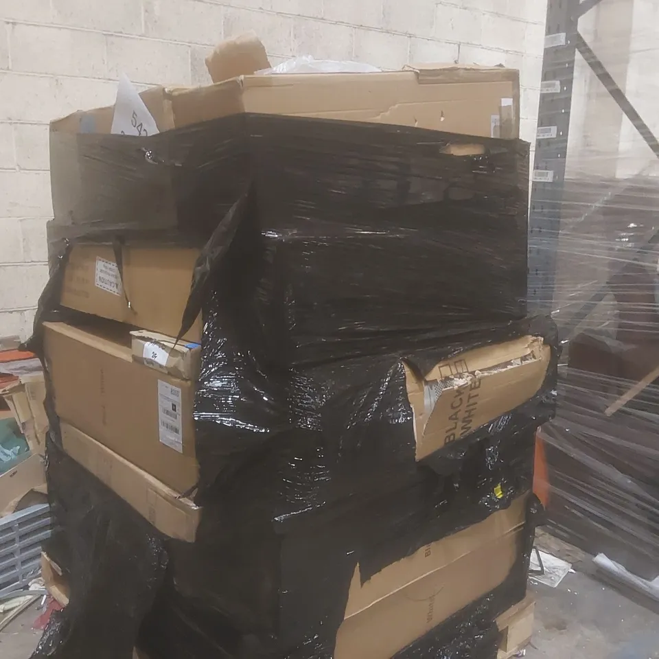 PALLET CONTAINING A VERY LARGE QUANTITY OF PORTABLE METAL SHELVES ECT