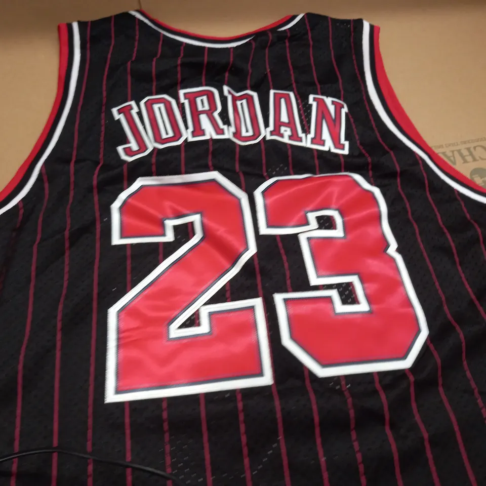 MITCHELL & NESS BULLS BASKETBALL JERSEY - M