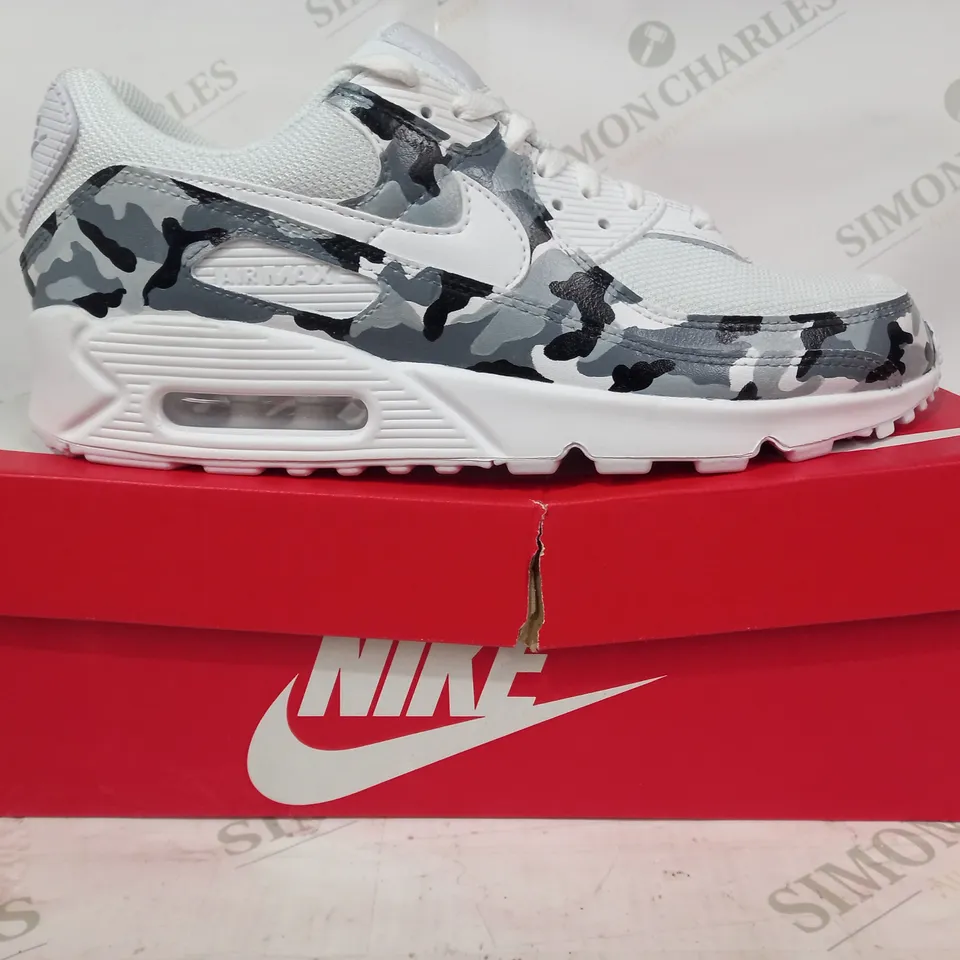 BOXED PAIR OF NIKE AIR MAX 90 SHOES IN WHITE/GREY CAMO UK SIZE 9