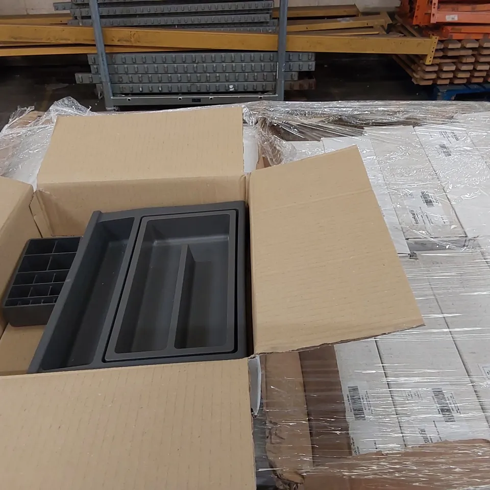 PALLET OF APPROXIMATELY 70x BATHSTORE HOUSE BEAUTIFUL 600MM PLASTIC DRAWER INSERTS 