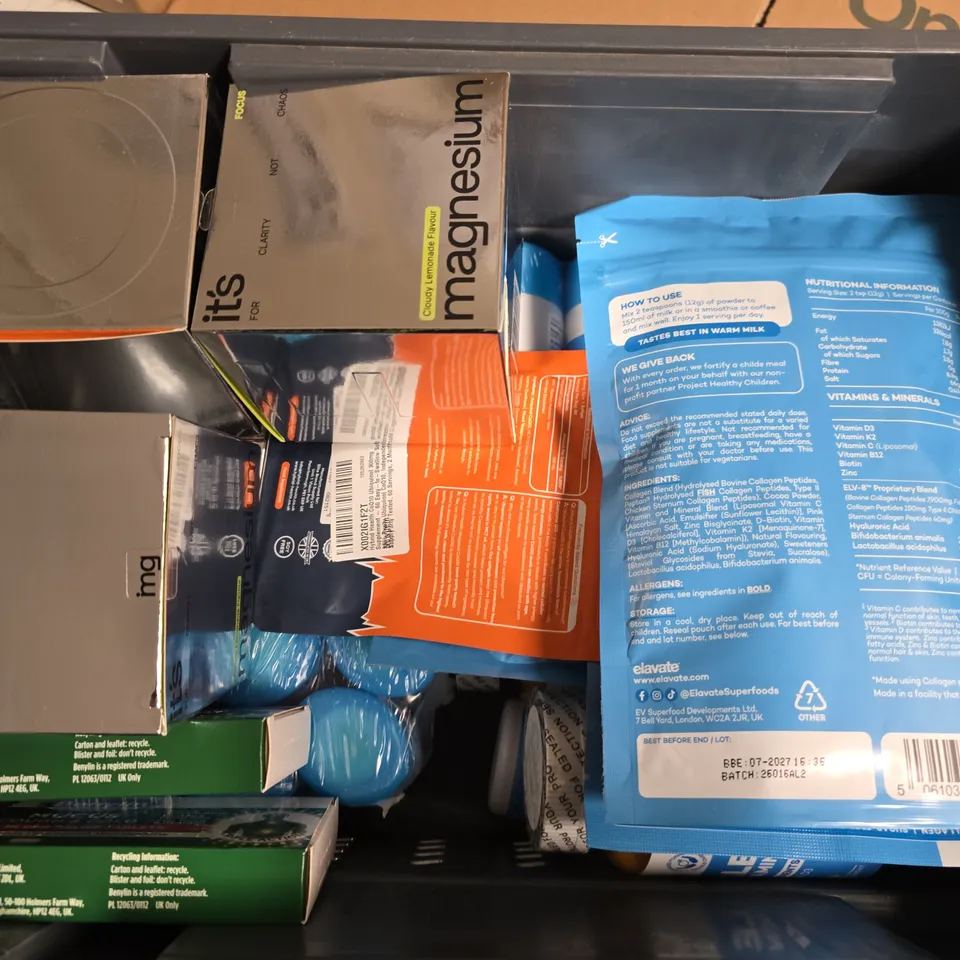 APPROXIMATELY 12 ASSORTED VITAMIN/HEALTH AID PRODUCTS TO INCLUDE MULTI COLLAGEN SUPERBLEND, ELAVATE FEMALE MULTIVITAMIN, ITSMAGNESIUM FOCUS CLOUDY LEMONADE , ETC - COLLECTION ONLY