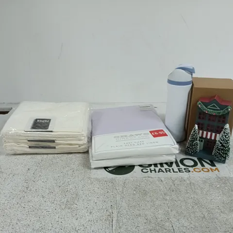 BOX OF APPROXIMATELY 20 ASSORTED HOUSEHOLD ITEMS TO INCLUDE CHRISTMAS ORNAMENT, WATER BOTTLE, FITTED SHEETS FOR DOUBLE BED, HAND TOWEL ETC