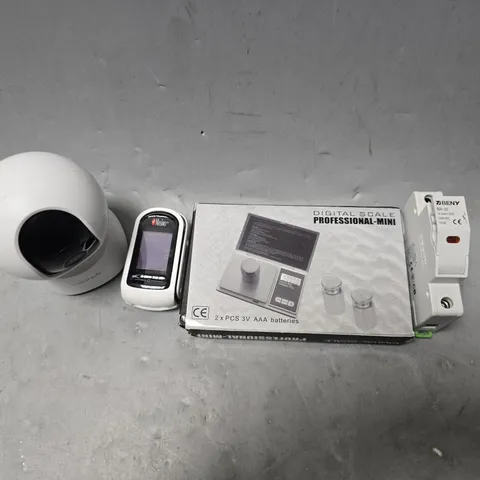 APPROXIMATELY 8 ASSORTED ITEMS TO INCLUDE - DIGITAL SCALE , MIGHTYSAT RX , LOXIHUB ETC