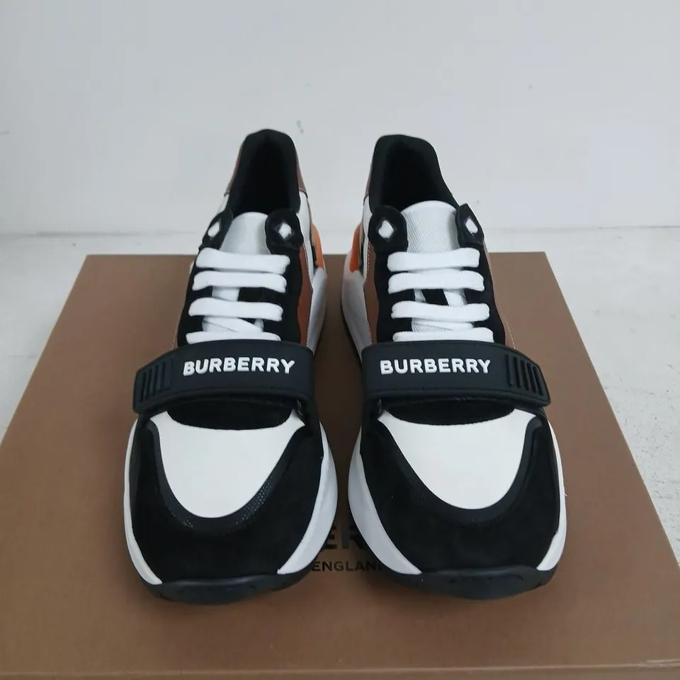 BURBERRY LOW TOP SNEAKERS – UK 8 (EUR 42)