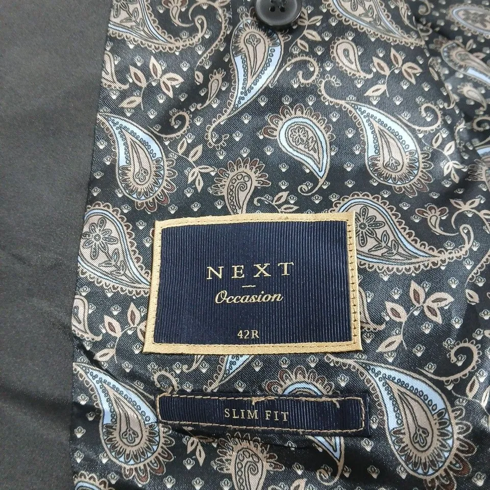 NEXT OCCASION MEN'S SLIM FIT SUIT JACKET – UK 42R, BLACK WITH PAISLEY LINING