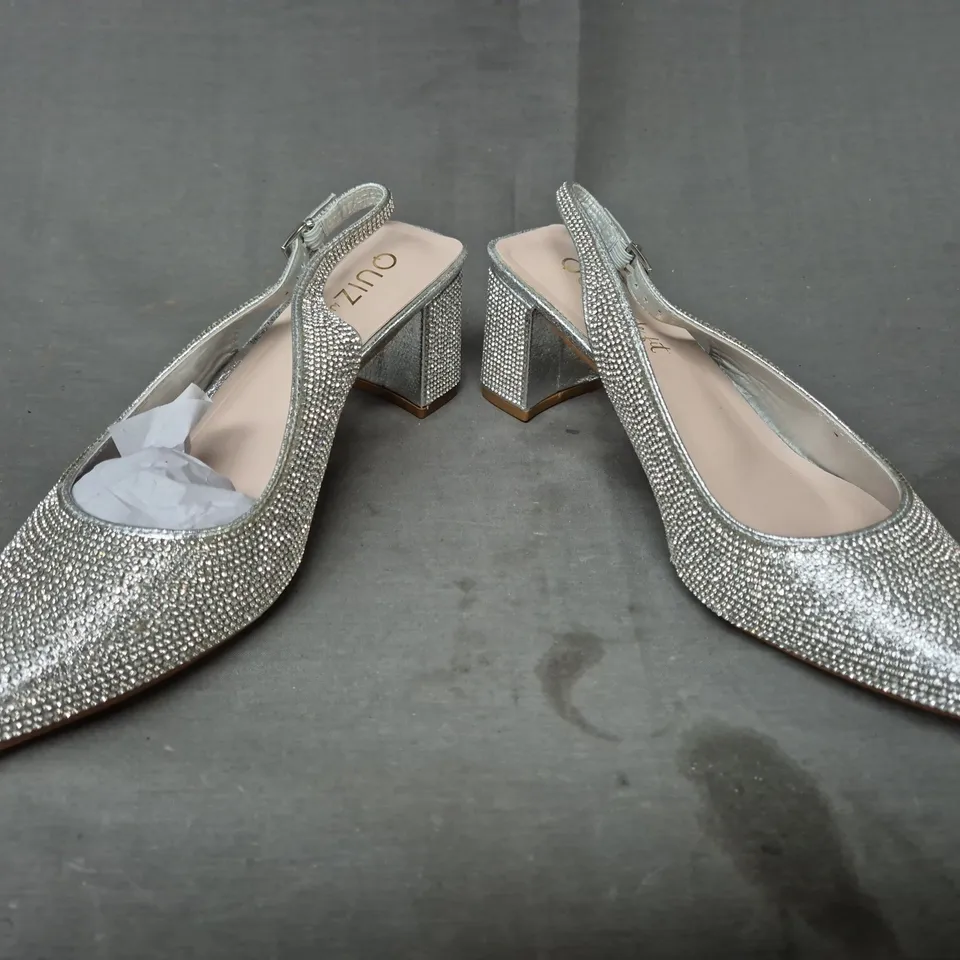 BOXED PAIR OF QUIZ POINTED TOE BLOCK HEEL DIAMANTE EFFECT SHOES EU SIZE 40