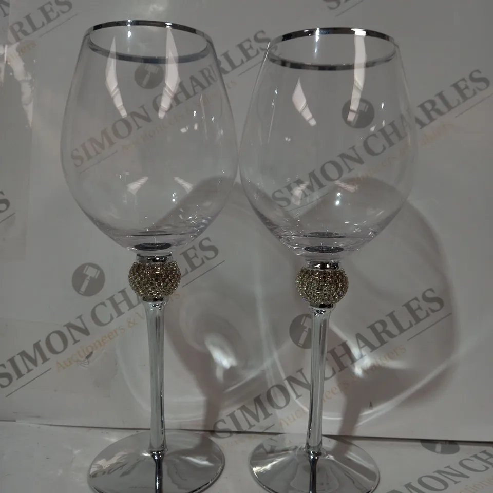 BOXED JULIEN MACDONALD CRYSTAL DETAIL SET OF WINE GLASSES