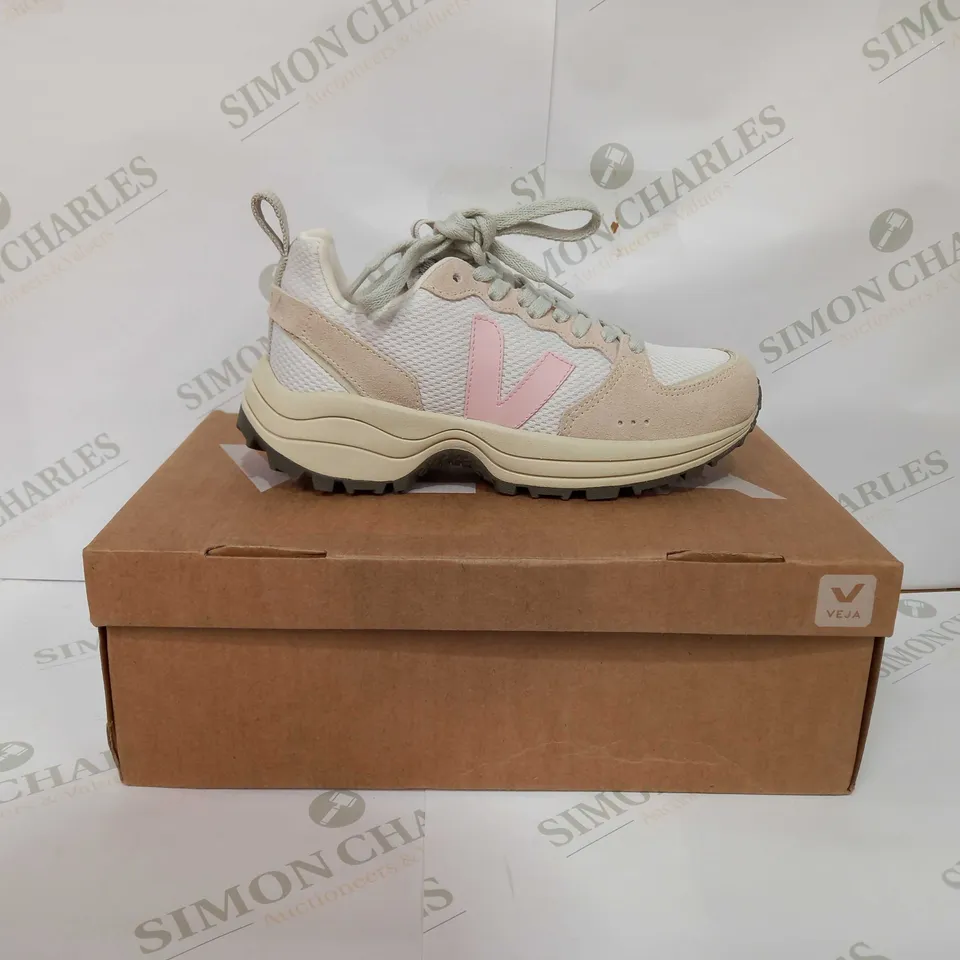 VEJA VENTURI CANVAS/MESH - UK 6