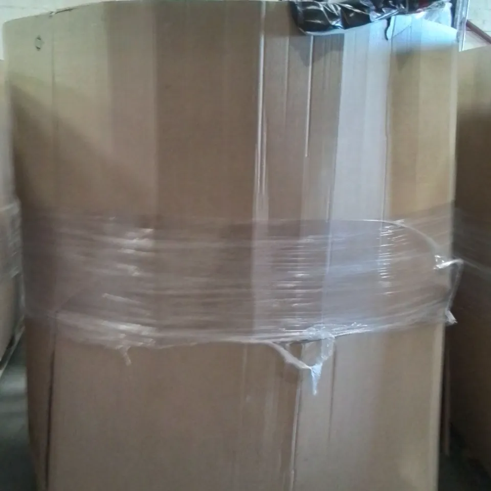 PALLET CONTAINING A LARGE QUANTITY OF PILLOWS 