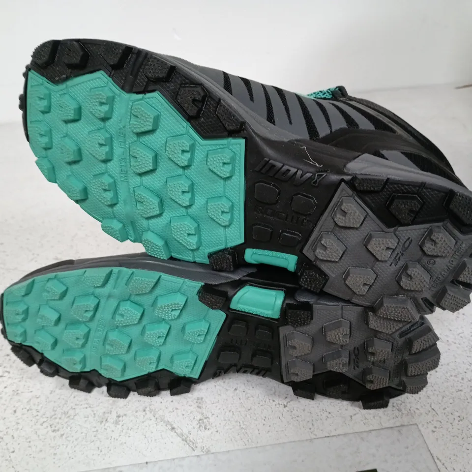 BOXED PAIR OF INOV WOMENS ROCLITE 320 GTX SHOES IN BLACK/GREY/TEAL - UK 4