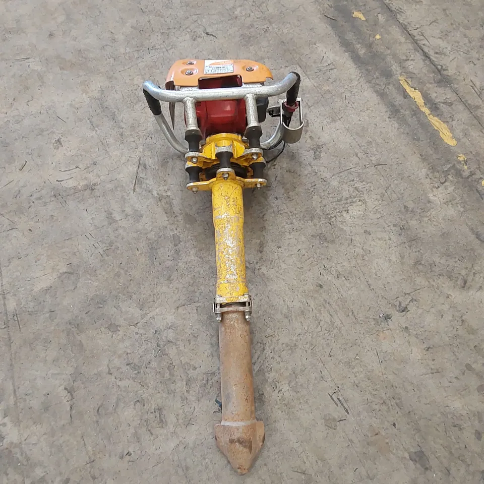 ROBEL 62.05 2 STROKE VERTICAL TAMPER - RAILWAY MAINTENANCE TOOL