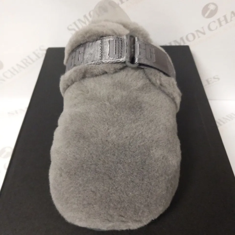 BOXED UGG M FLUFF IT SIZE 8