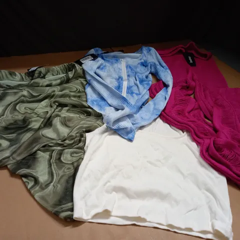 LOT OF APPROX 20 ASSORTED CLOTHING ITEMS VARYING IN SIZE/COLOUR/STYLE TO INCLUDE: TROUSERS, SKIRTS, TOPS