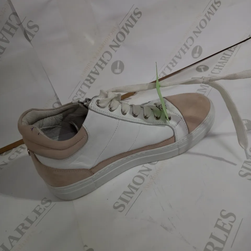 MODA WHITE  TRAINERS SIZE 5