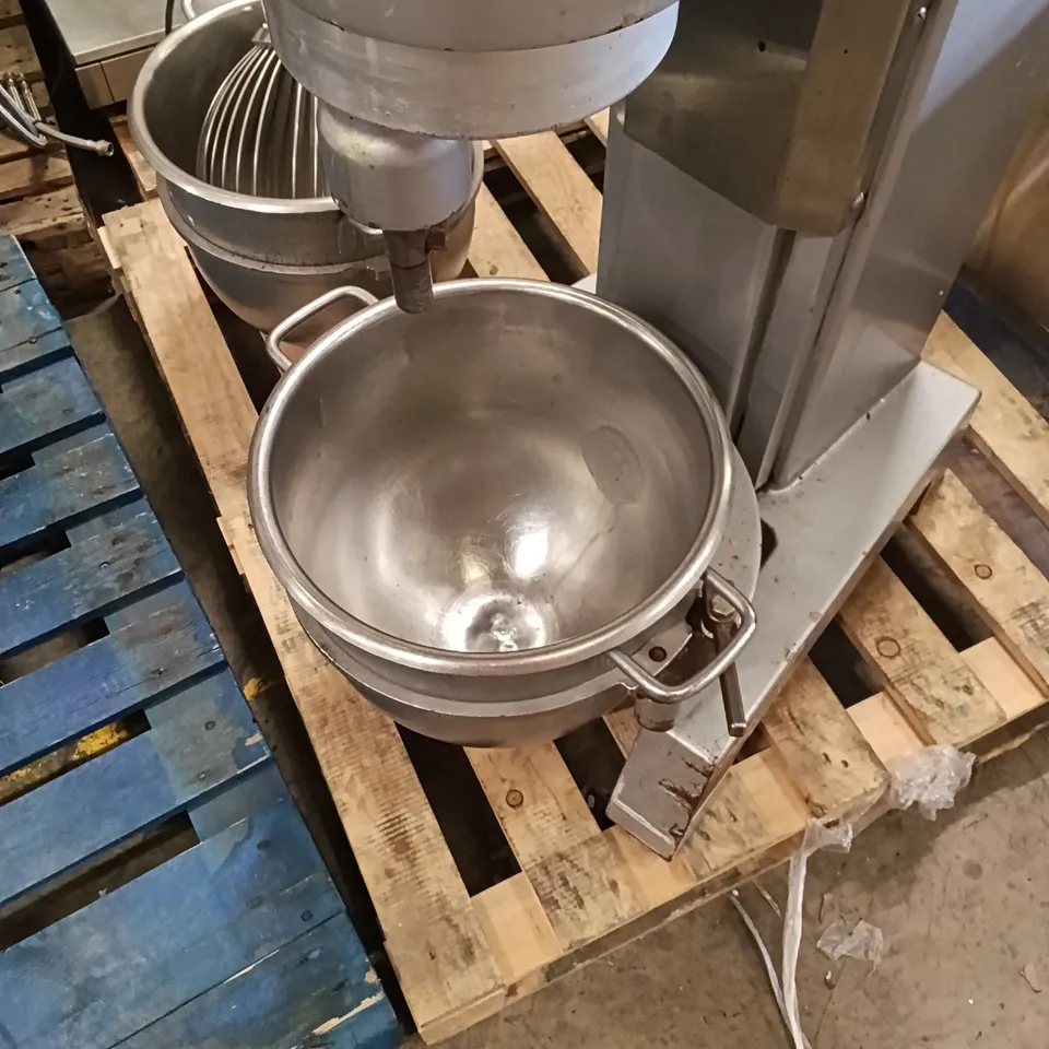 HOBART 30LTR MIXER WITH BOWL, WHISK & BEATER