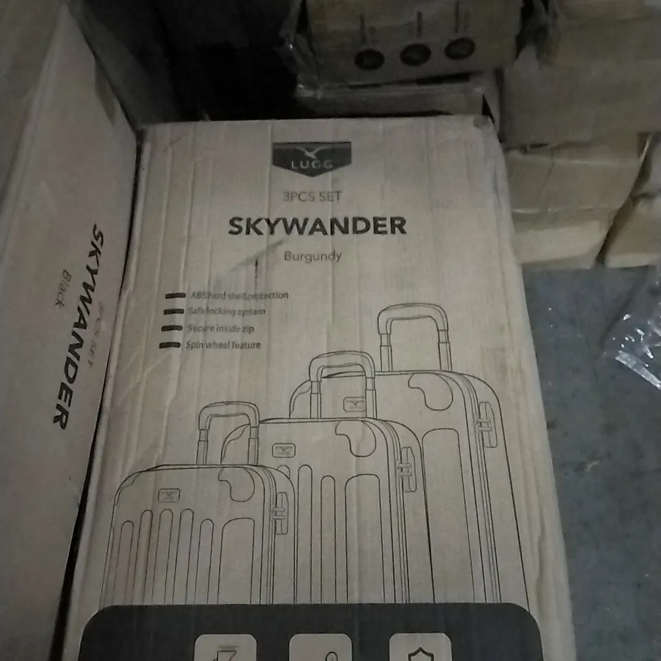 BOXED LUGG SKYWANDER HARDSHELL SUITCASE - BURGUNDY 