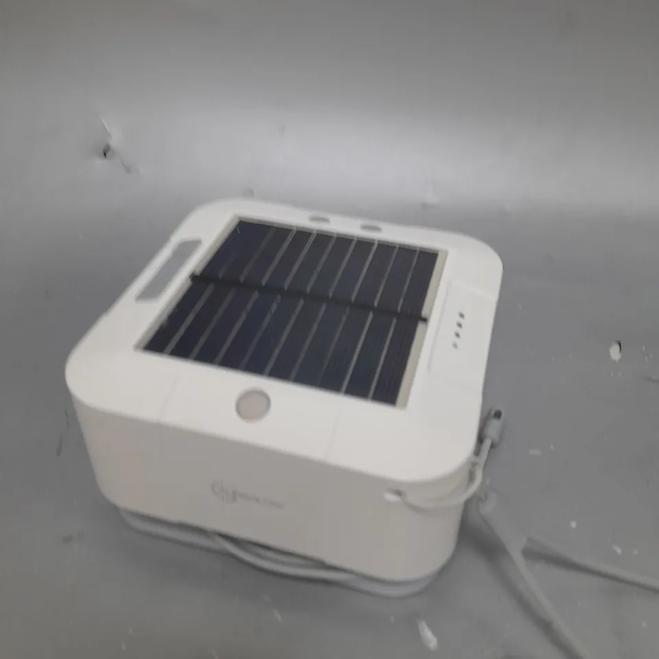 AURAGLOW WHITE USB & SOLAR RECHARGEABLE STRING LIGHTS