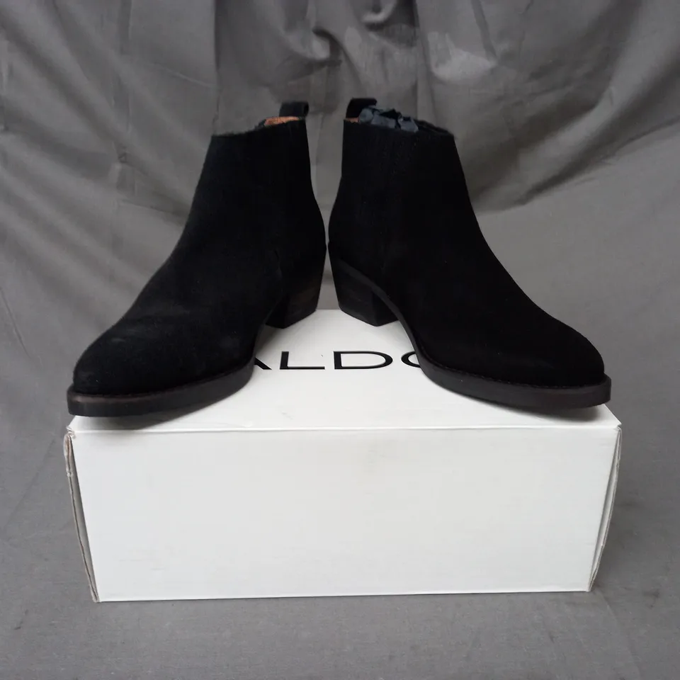 BOXED PAIR OF ALDO SUEDE ANKLE BOOTS IN BLACK SIZE 4