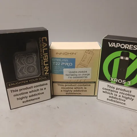 APPROXIMATELY 20 VAPES & E-CIGARETTES TO INCLUDE VAPORESSO XROS 3, INNOKIN ENDURA T22 PRO, UWELL CALIBURN, ETC