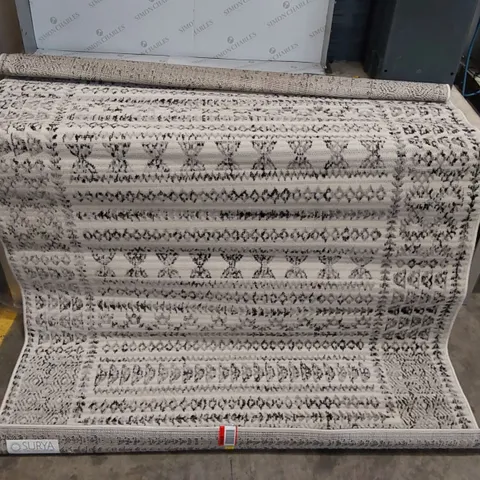 KACE GREY/BLACK/IVORY RUG // 5' X 7'