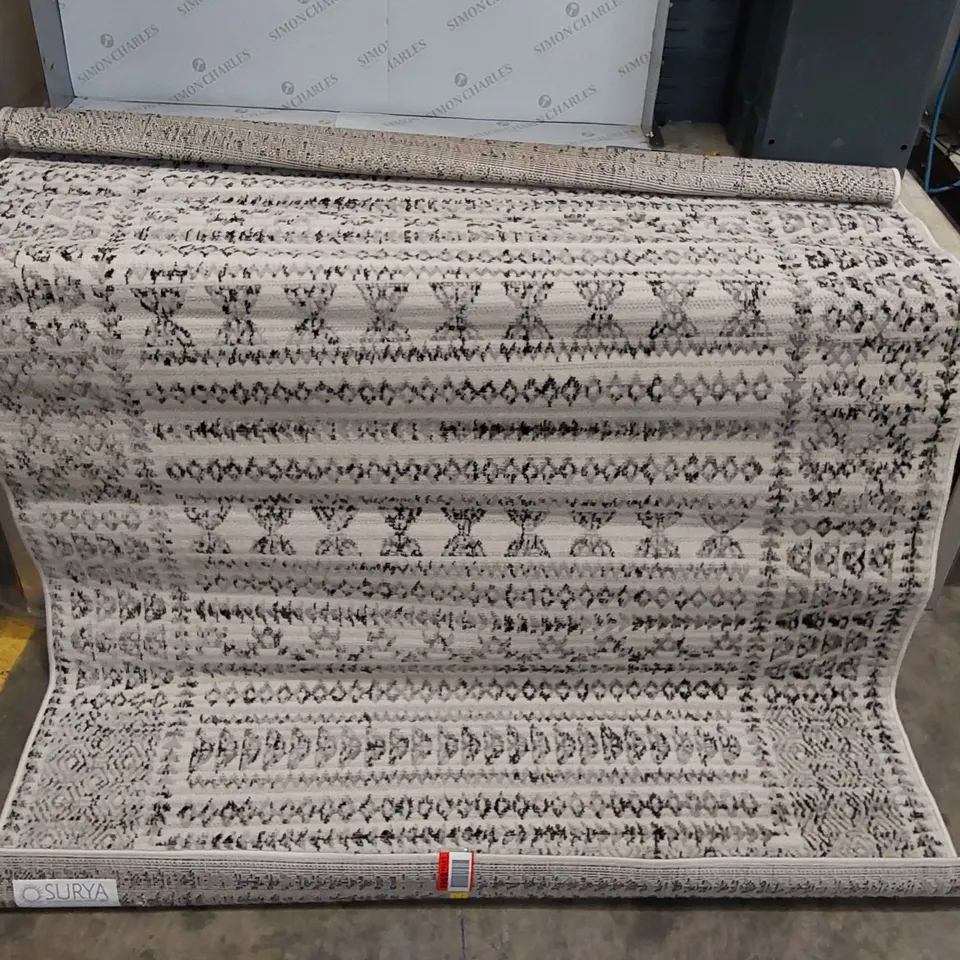 KACE GREY/BLACK/IVORY RUG // 5' X 7'