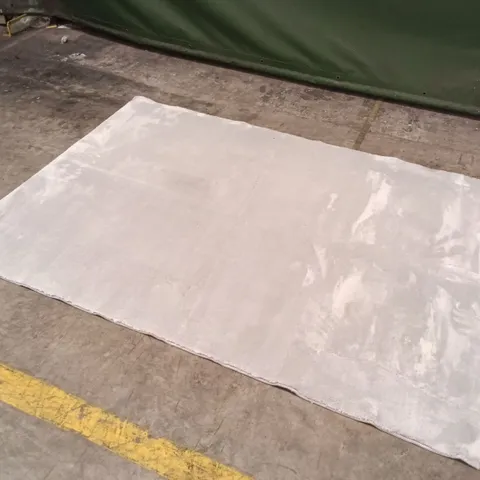 QUALITY DESIGNER AREA RUG - APPROXIMATELY 198CM X 140CM