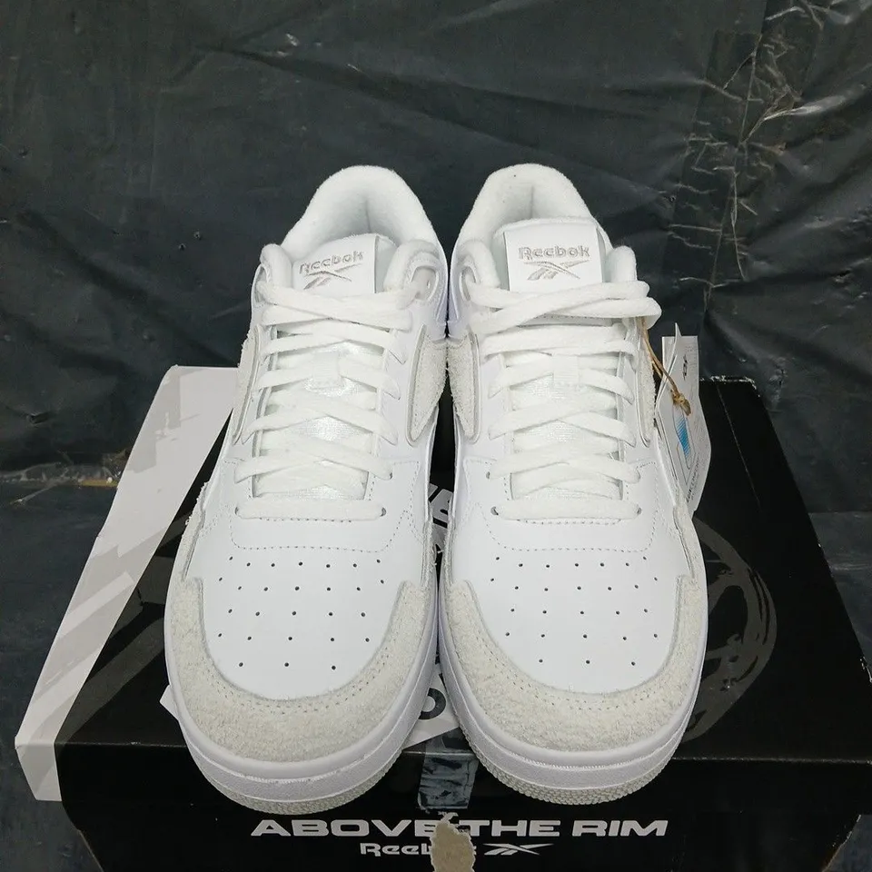 BOXED PAIR OF REEBOK CHILL TRAINERS - UK SIZE 9