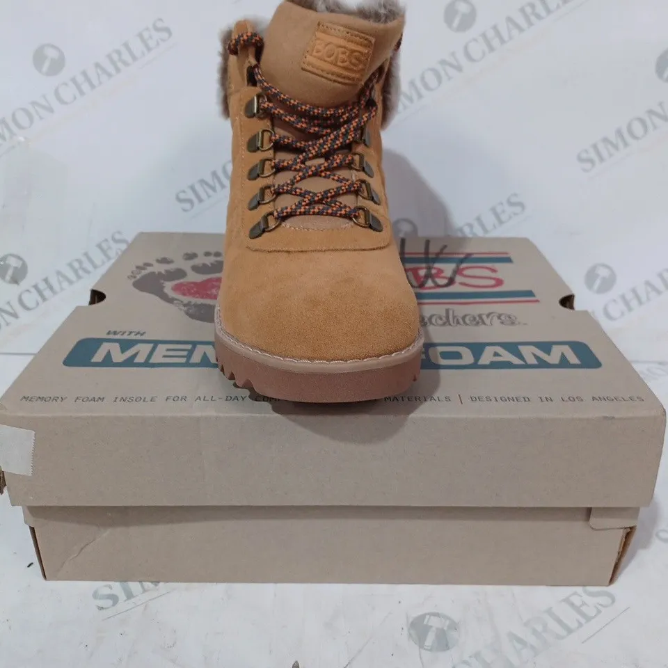 BOXED PAIR OF SKECHERS MOUNT SUEDE BOOTS IN CHESTNUT SIZE 6