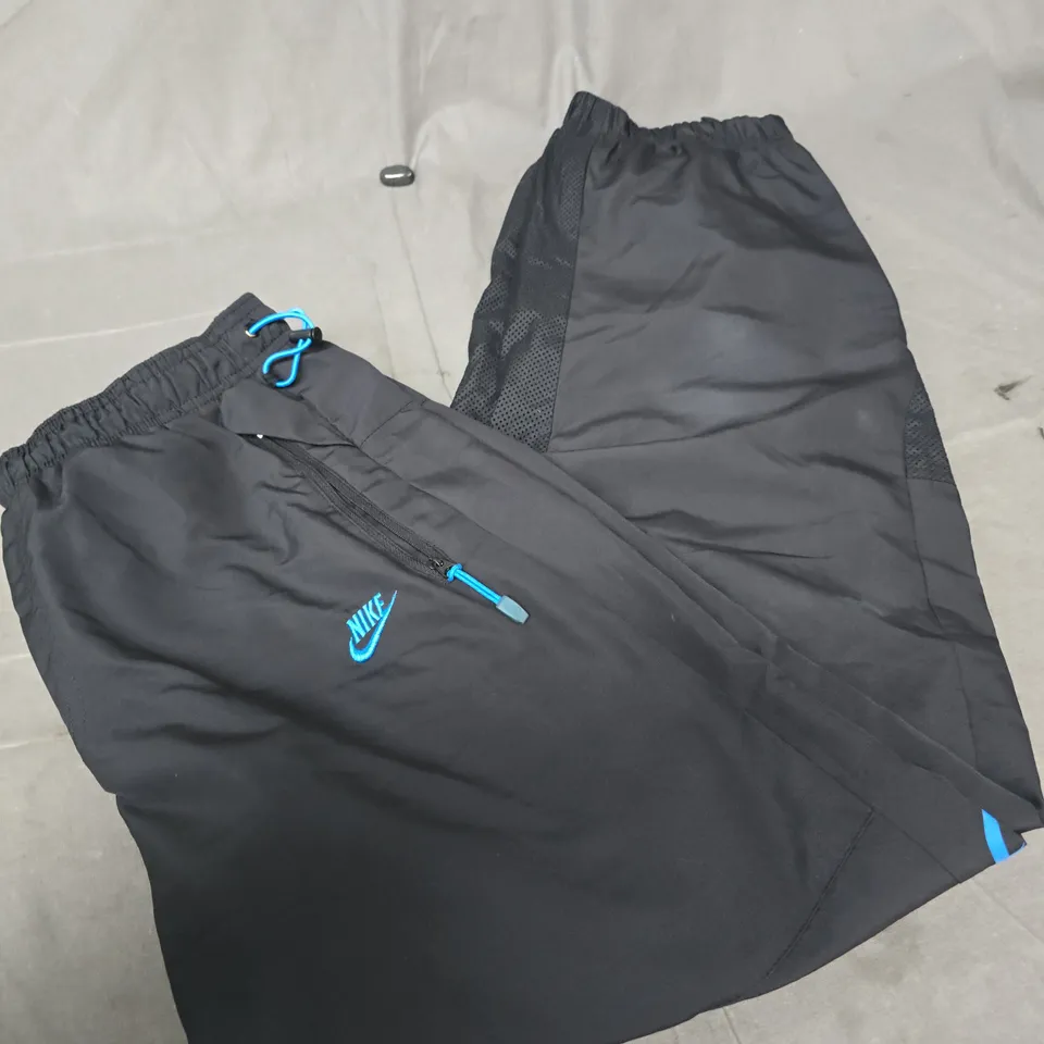 NIKE AIR MAX BLACK CUFFED JOGGERS SIZE M