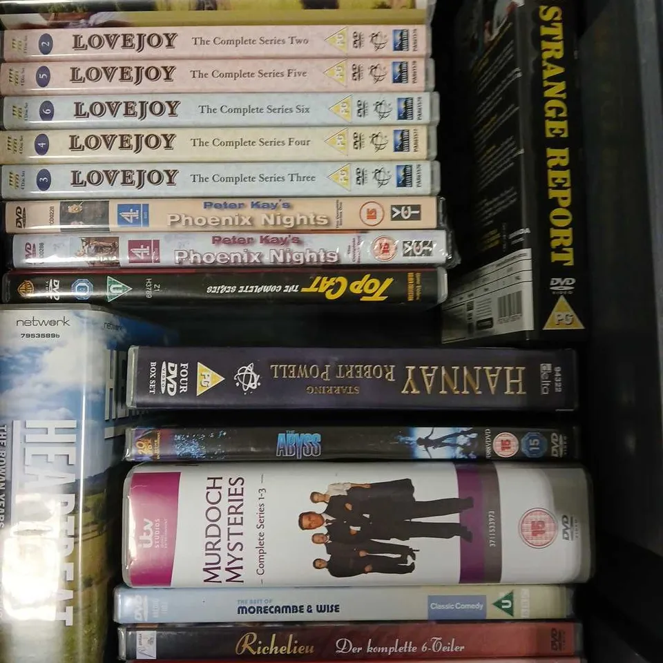 APPROXIMATELY 15 ASSORTED DVD SERIES BOX SETS & MOVIES TO INCLUDE LOVEJOY, TOP CAT, HEARTBEAT ETC 