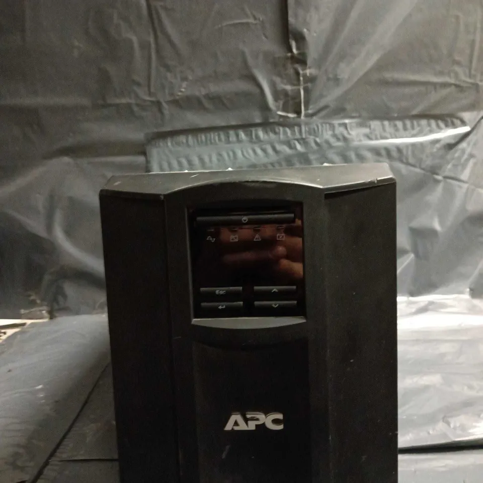 APC SMART-UPS 1500VA UNINTERRUPTIBLE POWER SUPPLY (230V)