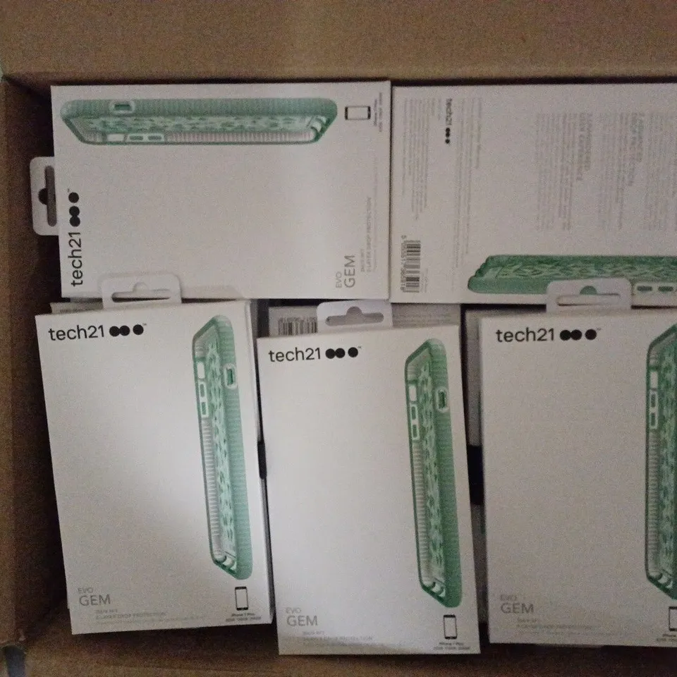LOT OF APPROXIMATELY 79 BRAND NEW BOXED TECH 21 EVO GEM CASE WITH 9.9FT 3-LAYER DROP PROTECTION FOR IPHONE 7 PLUS T21-5429 GREEN