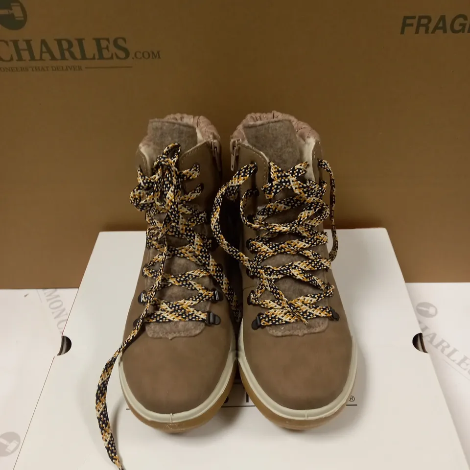RIEKER WATER RESISTANT LACE UP BOOT SIZE 5