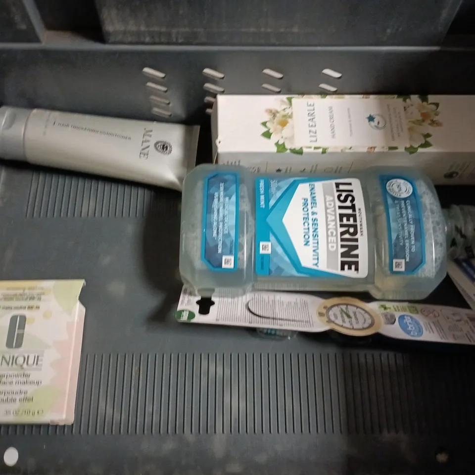 LOT OF APPROXIMATELY 17 ASSORTED HEALTH AND BEAUTY ITEMS TO INCLUDE AVEENO, SANEX AND LOREAL