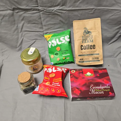 APPROXIMATELY 8 ASSORTED FOOD/DRINK PRODUCTS TO INCLUDE DIDDLY SQUAT FARM COFFEE, AQUA LIBRA WATER, CRUNCHY PEAS ETC 