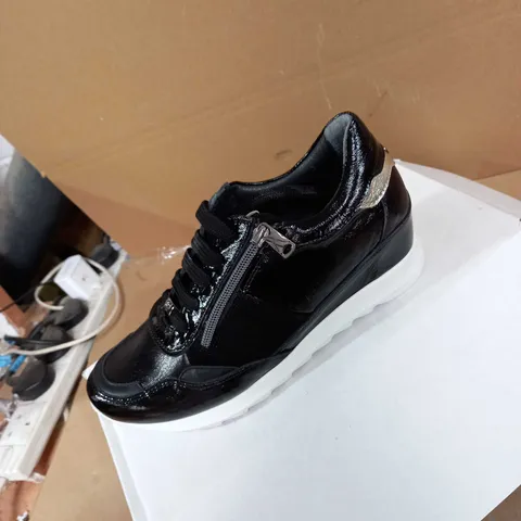 BOXED MIP BLOSSOME TRAINERS BLACK LEATHER SIZE 8