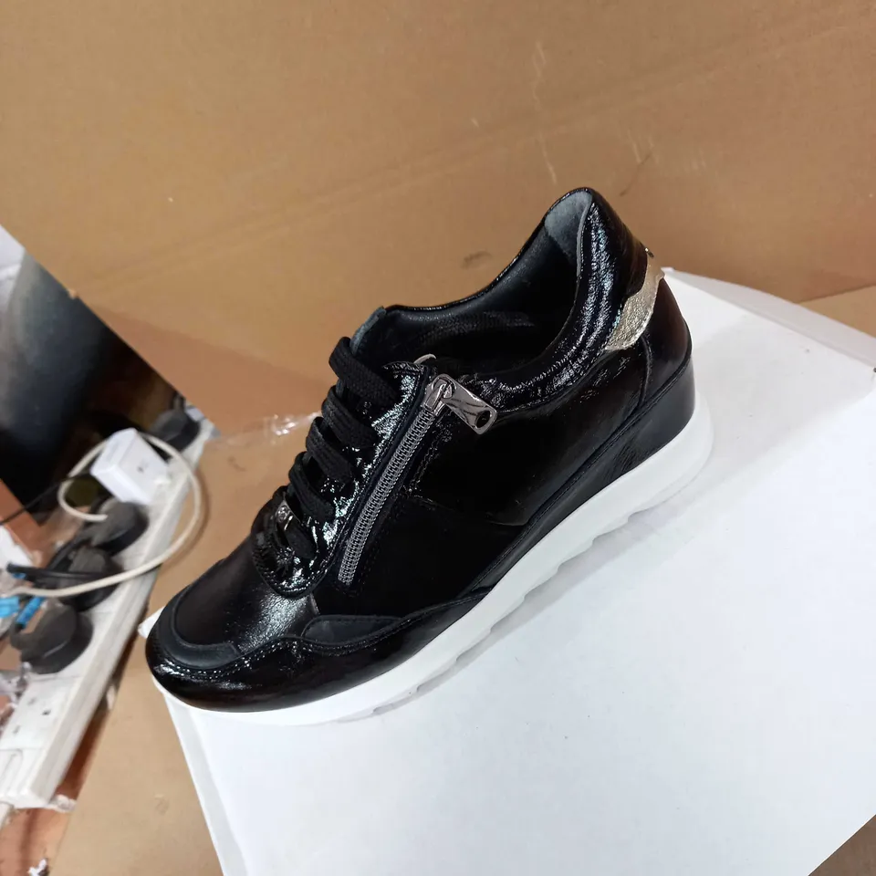 BOXED MIP BLOSSOME TRAINERS BLACK LEATHER SIZE 8