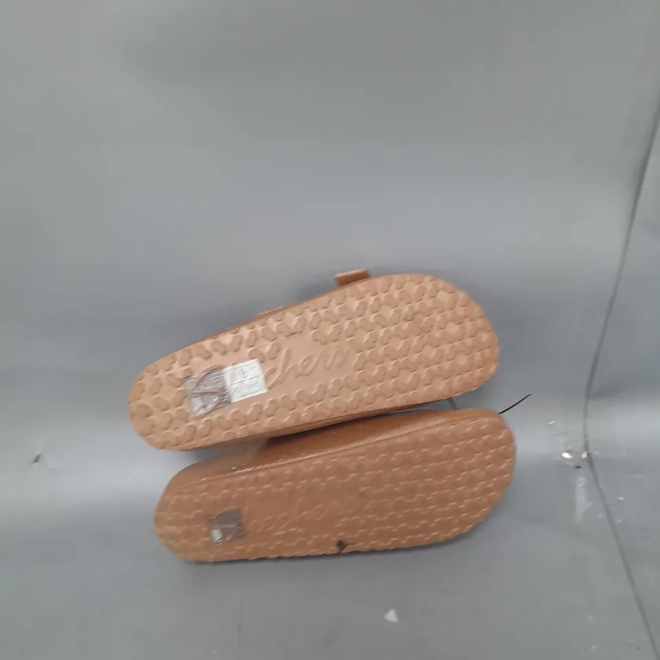 SKETCHERS CALI GEAR SANDAL - ROSE GOLD - SIZED 6