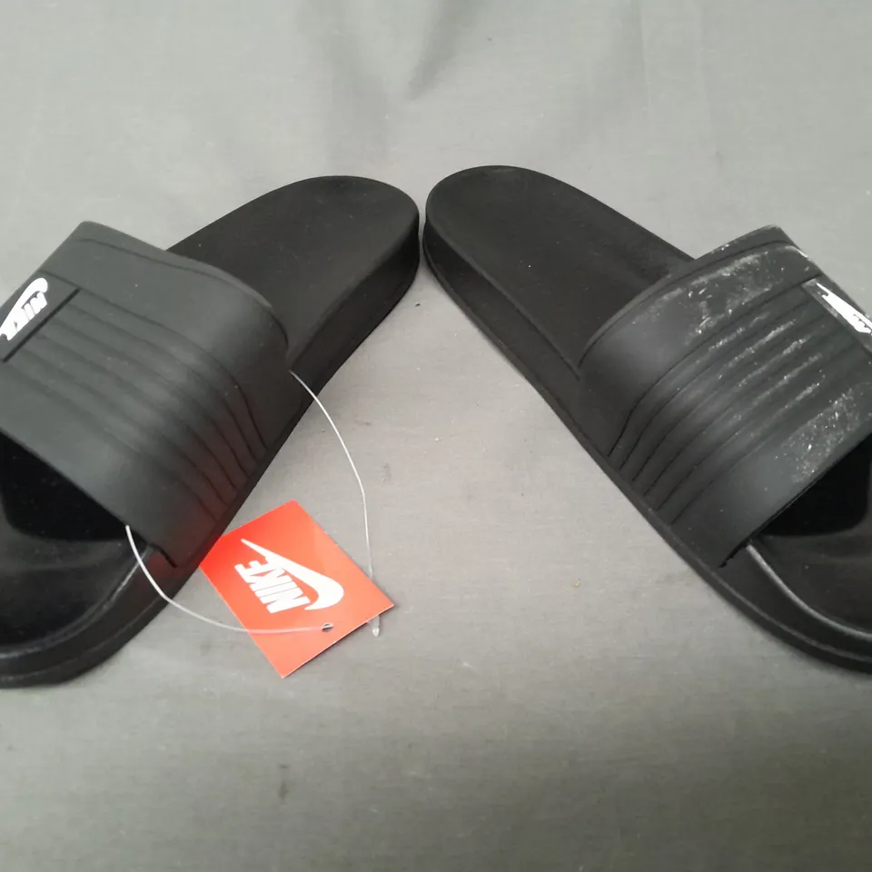 PAIR OF NIKE SLIDERS IN BLACK EU SIZE 444