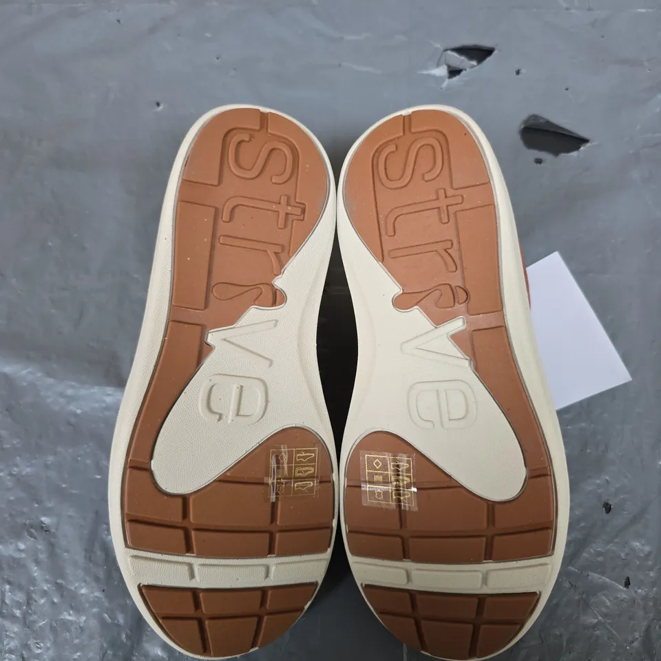 STRIVE SLIP ON SHOES - 3