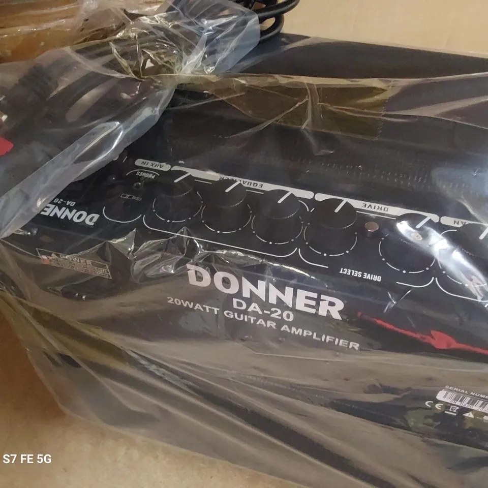 BOXED DONNER 20 WATT PERSONAL GUITAR AMPLIFIER DA-20