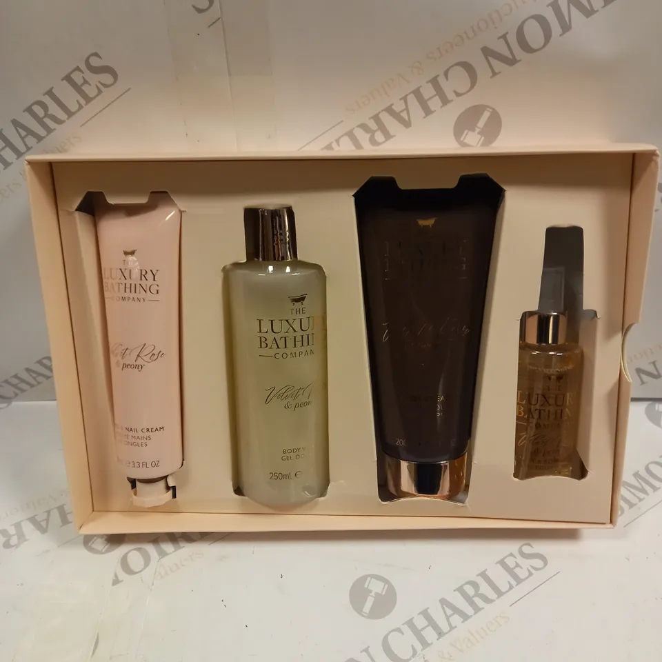 BOXED THE LUXURY BATHING COMPANY BATH SET  RRP £16